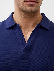 French Connection - SS OTTOMAN TROPHY NECK POLO - laveste priser - navy - 4