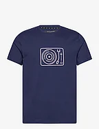 TURNTABLE GRAPHIC TEE - NAVY