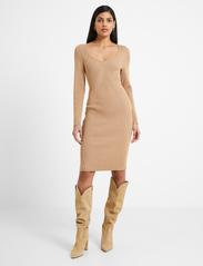 French Connection - MARI KNIT DRESS - knitted dresses - lgt tobacco brow mul - 2