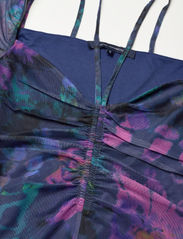 French Connection - TONI MESH GABRIELA DRESS - odzież imprezowa w cenach outletowych - blue depths - 5