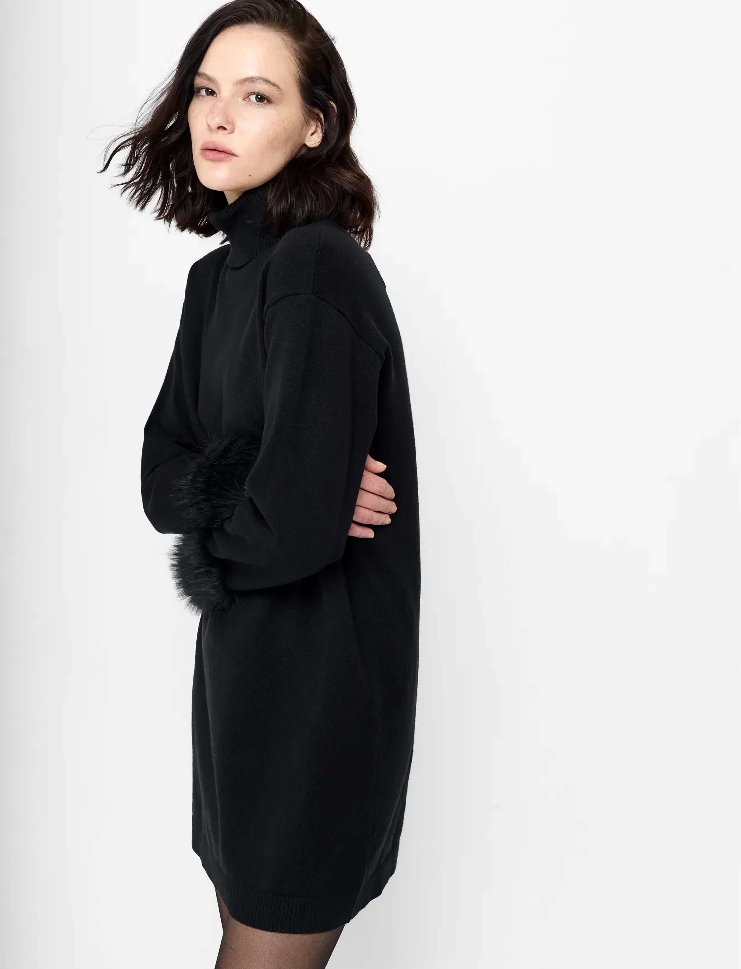 French Connection - MOANA FAUX FUR TRIM KNIT DRESS - knitted dresses - black - 2