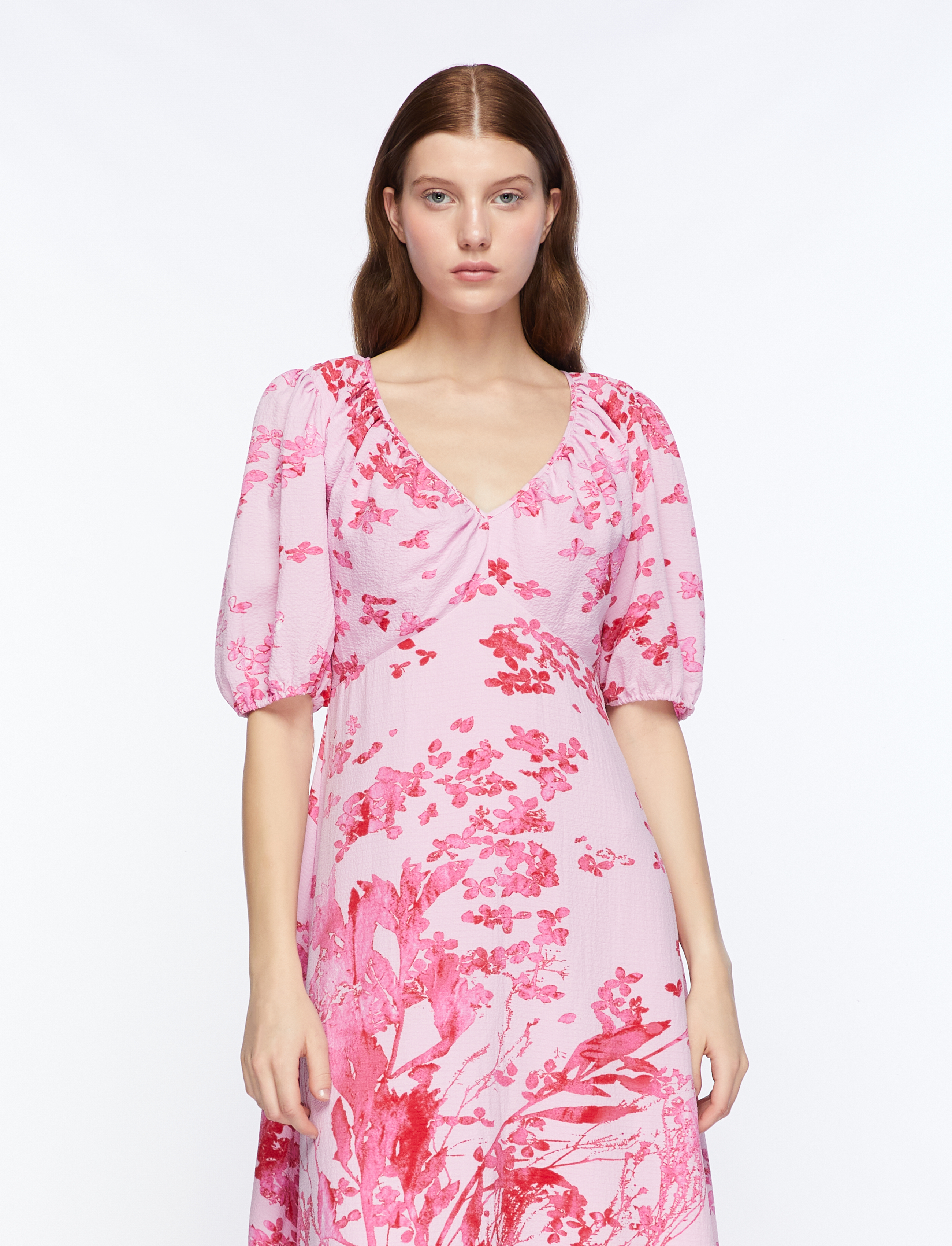 French Connection ISLA ODETTE TWIST NECK TEA DRS - Midikleider - VIOLET PINK MULTI / pink/rose