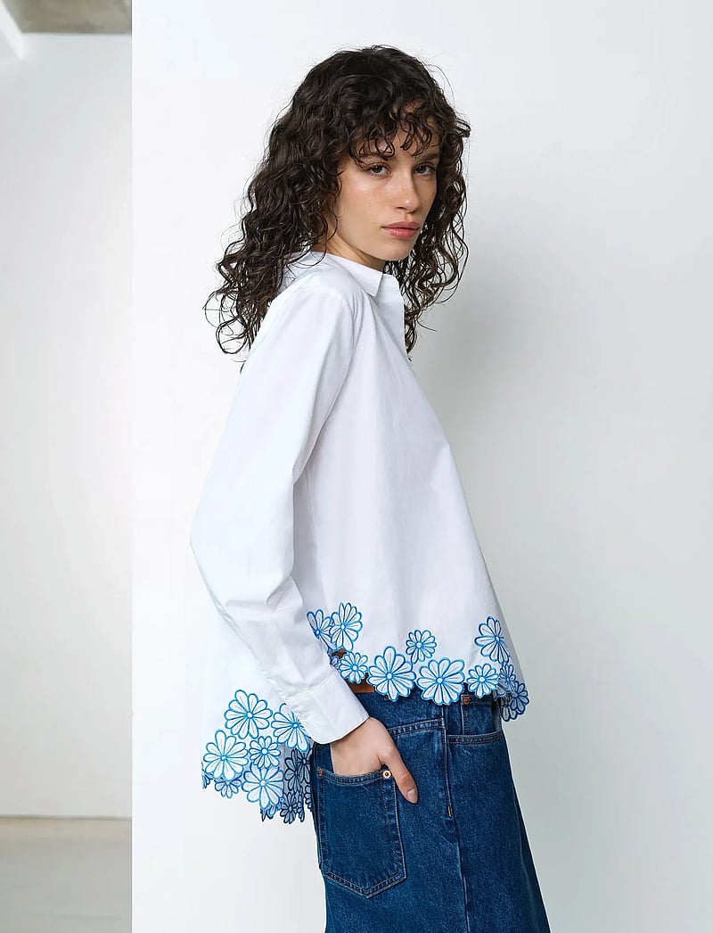 French Connection - CAMBRIA COTTON FLORAL HEM SHIR - chemises à manches longues - linen white/azure bl - 2