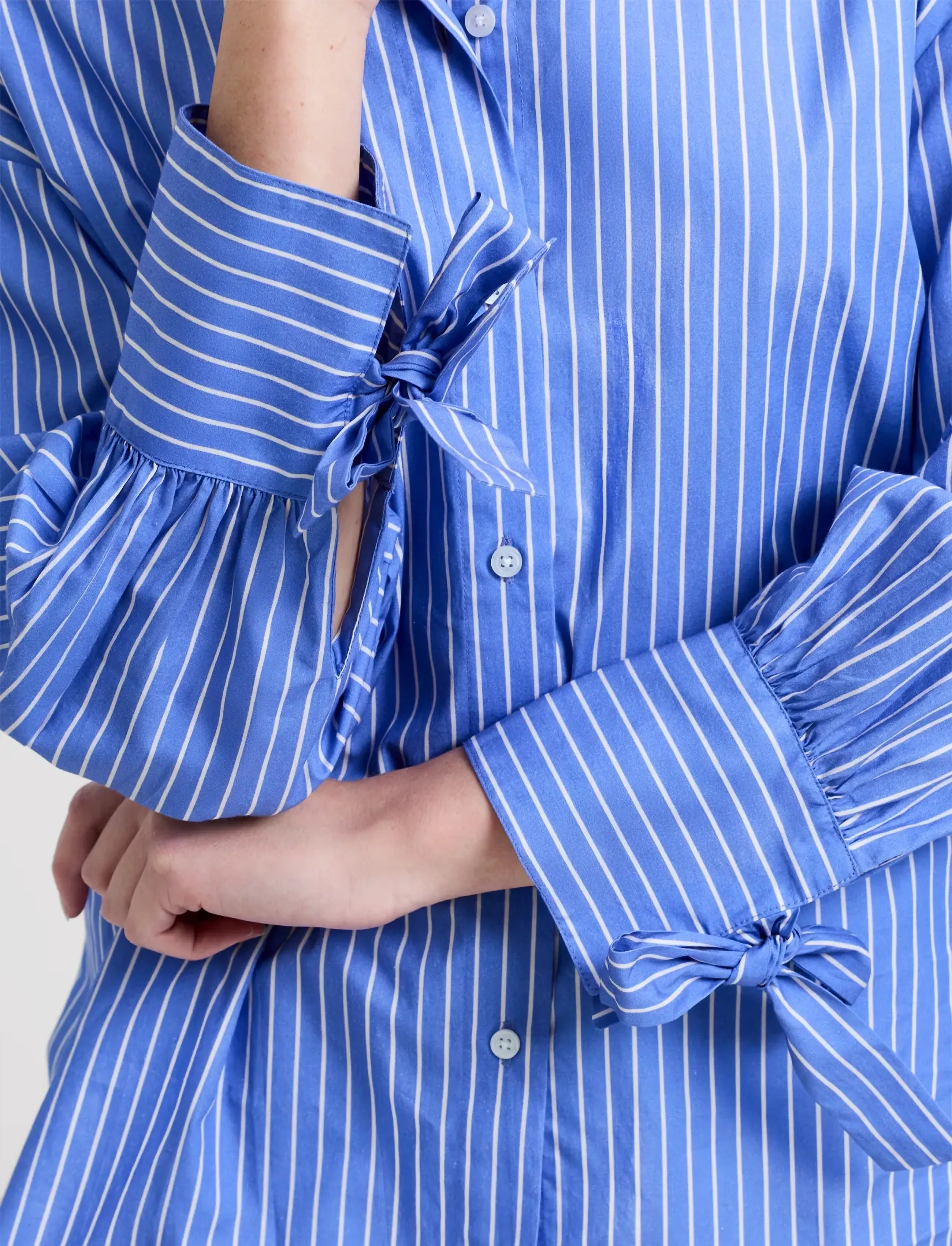 French Connection - CAMBRIA COTTON STRIPED BOW SHI - langærmede skjorter - azure blue/linen whi - 4