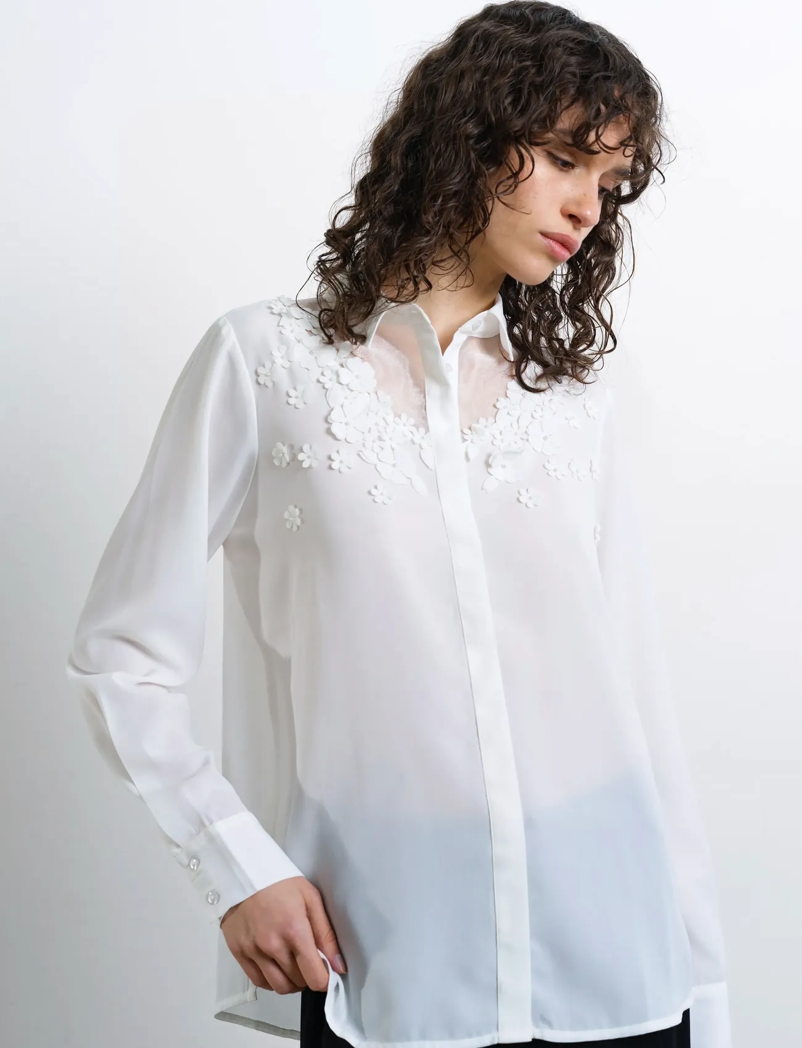 French Connection - MILA GGT 3D FLORAL SHIRT - langärmlige hemden - summer white - 3