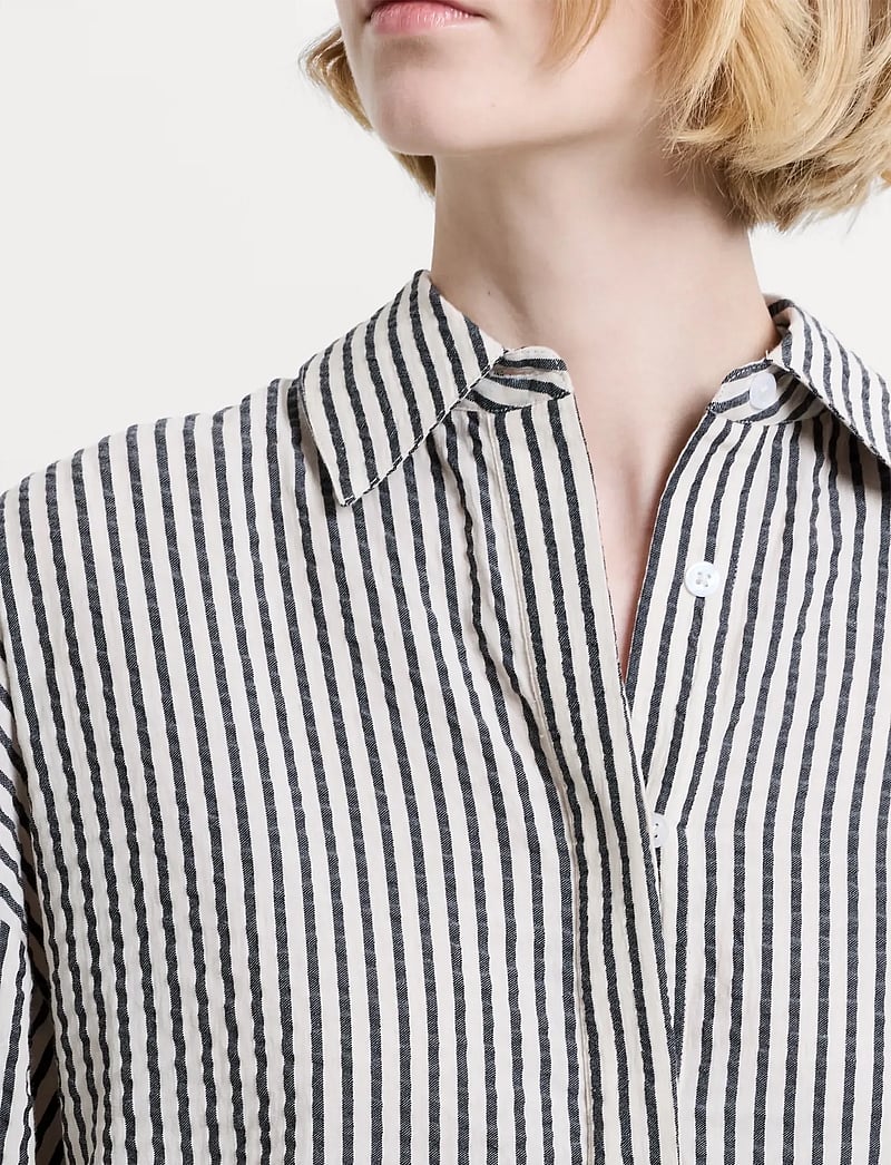 French Connection - LIA SEERSUCKER STRIPED SHIRT - lühikeste varrukatega särgid - monochrome stripes - 5