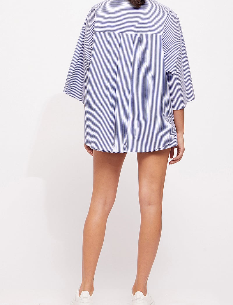 French Connection - RHODES POP STRP SS POPOVR - short-sleeved shirts - linen white/marine - 4