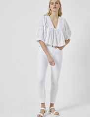 French Connection - ABANA BITON BROIDERIE TOP - crop tops - linen white - 2