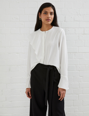 French Connection - CREPE LIGHT ASYMM FRILL SHIRT - långärmade blusar - winter white - 2