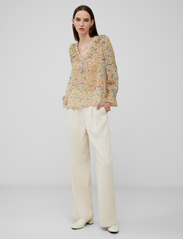 French Connection - ALEEZIA HALLIE CRINKLE SHIRT - long-sleeved blouses - pear - 2