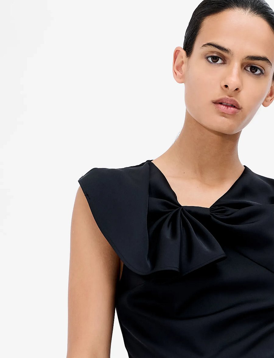 French Connection - FENIX SATIN BIG BOW PEPLUM TOP - sleeveless blouses - black - 2