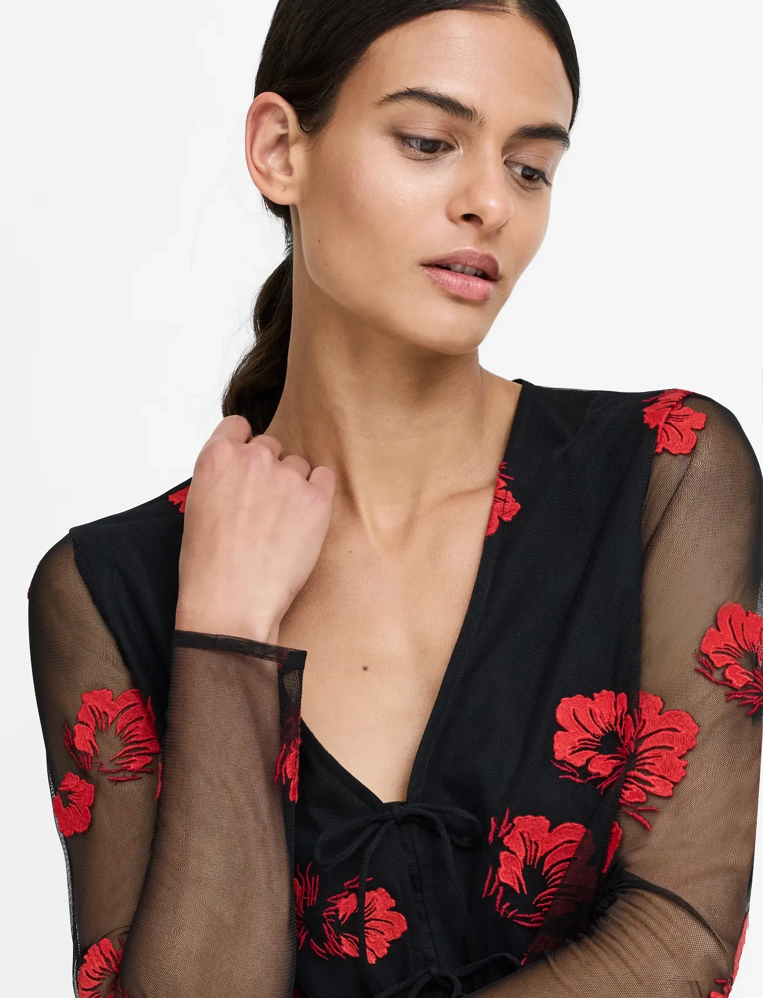 French Connection - AURORA FLORAL EMBROIDERED TIE FRONT TOP - long sleeved blouses - black multi - 2