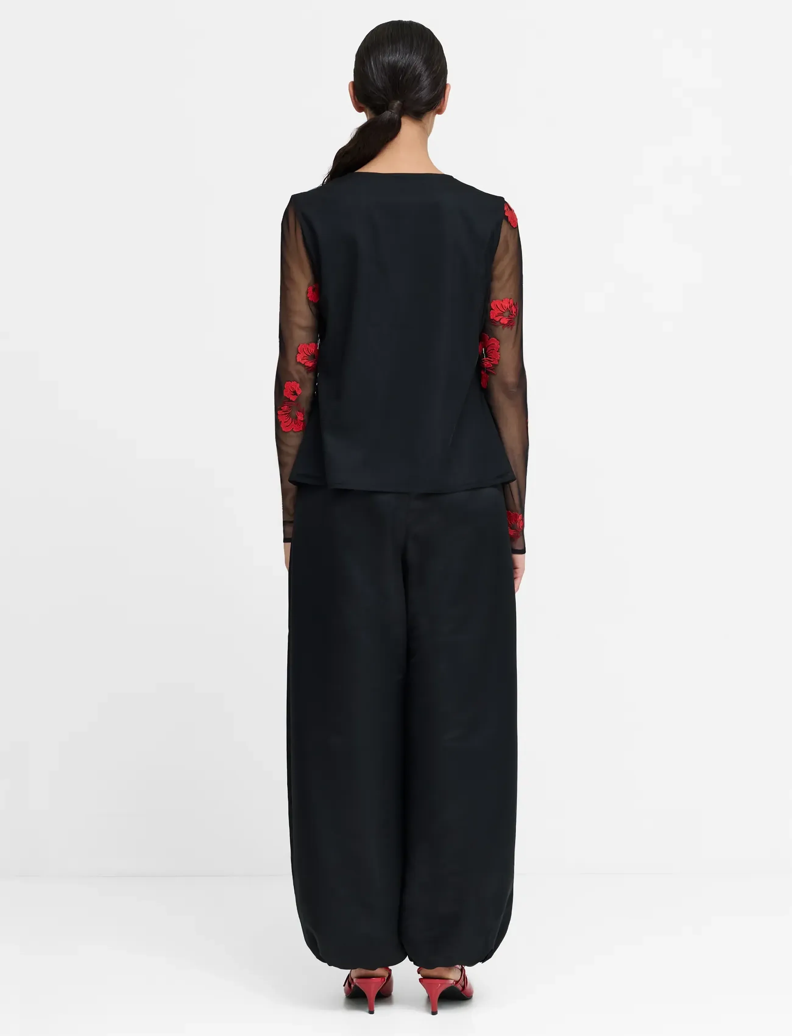 French Connection - AURORA FLORAL EMBROIDERED TIE FRONT TOP - long sleeved blouses - black multi - 3