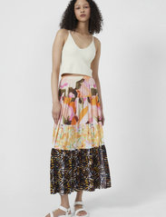 French Connection - ISADORA DELPHINE PATCHED SKIRT - midi skirts - beeswx/goldglz/lizgr - 2