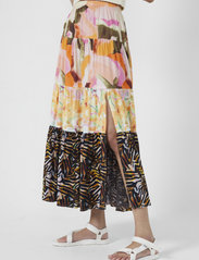 French Connection - ISADORA DELPHINE PATCHED SKIRT - midi skirts - beeswx/goldglz/lizgr - 3