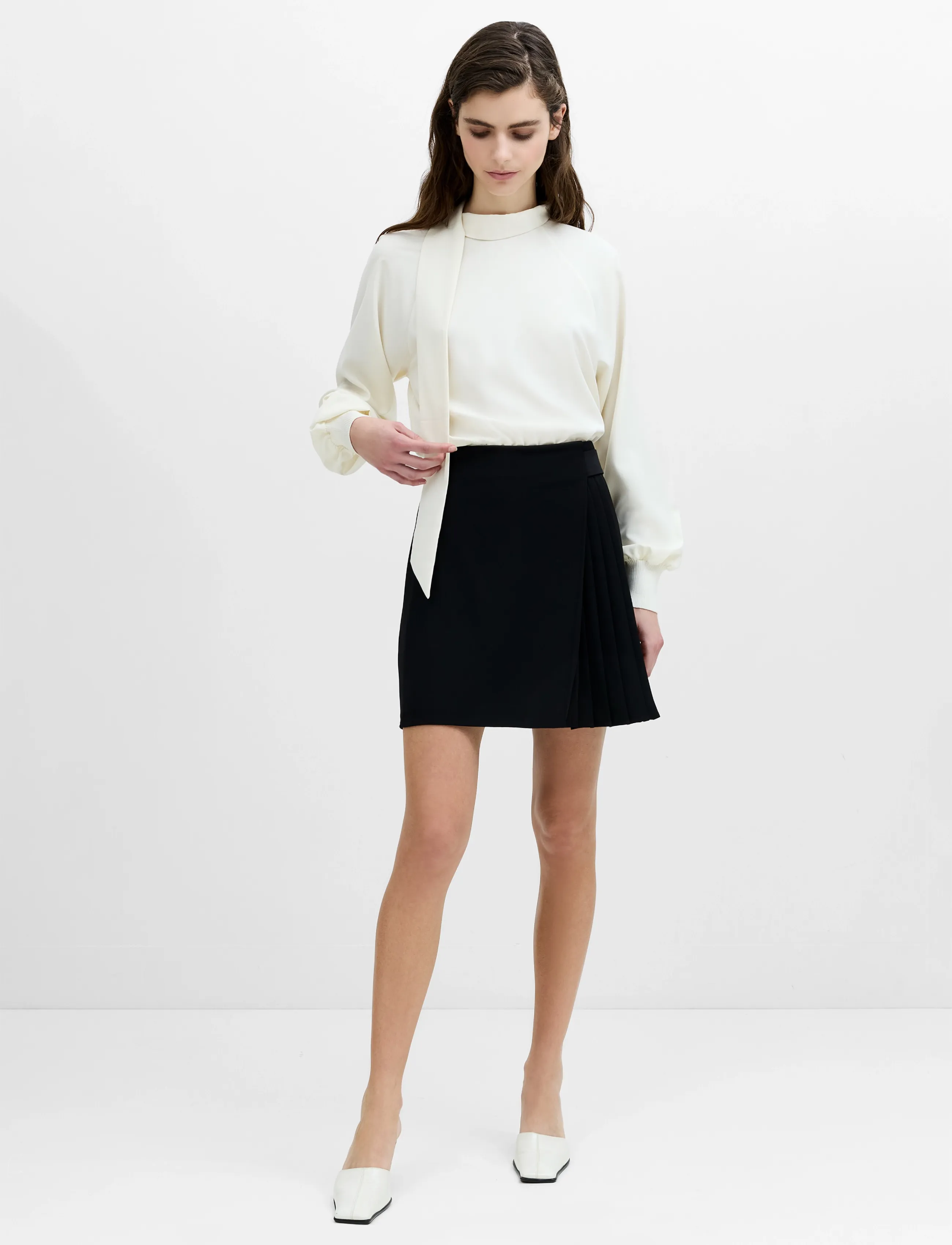 French Connection Vinnie Suiting Pleated Mini Skirt, Kvinder, Plisseret Mini Nederdel, Sort, Str: 36