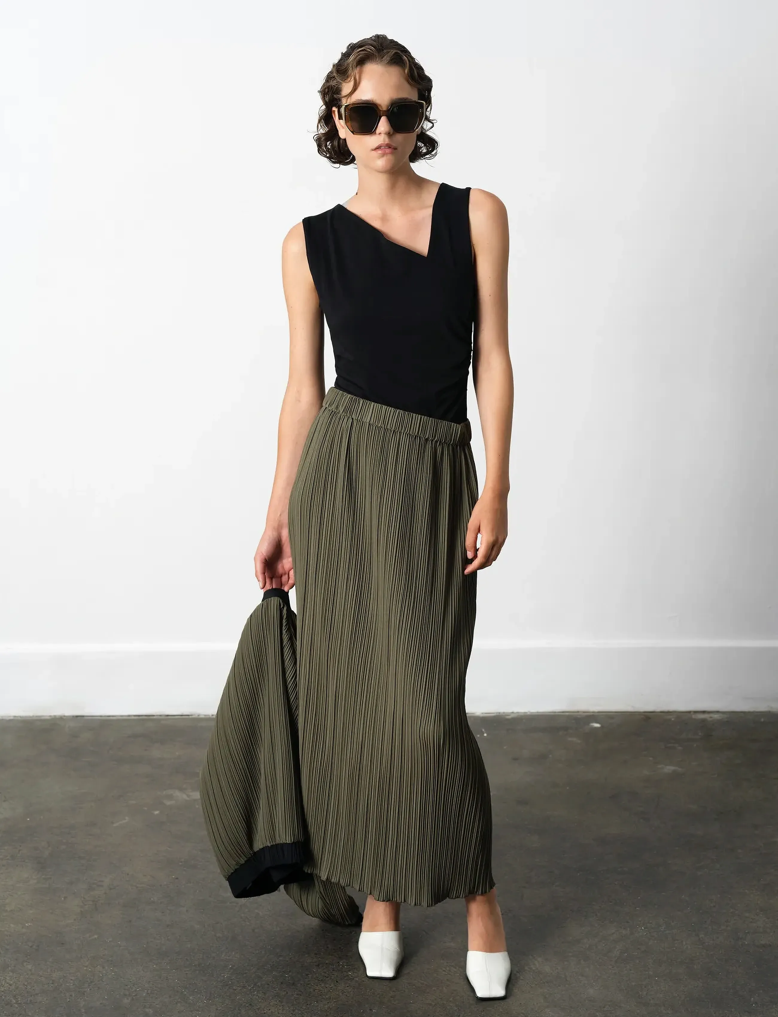 French Connection NIRI PLISSE COLUMNED MIDI SKIR - Seelikud - KHAKI GREEN / green