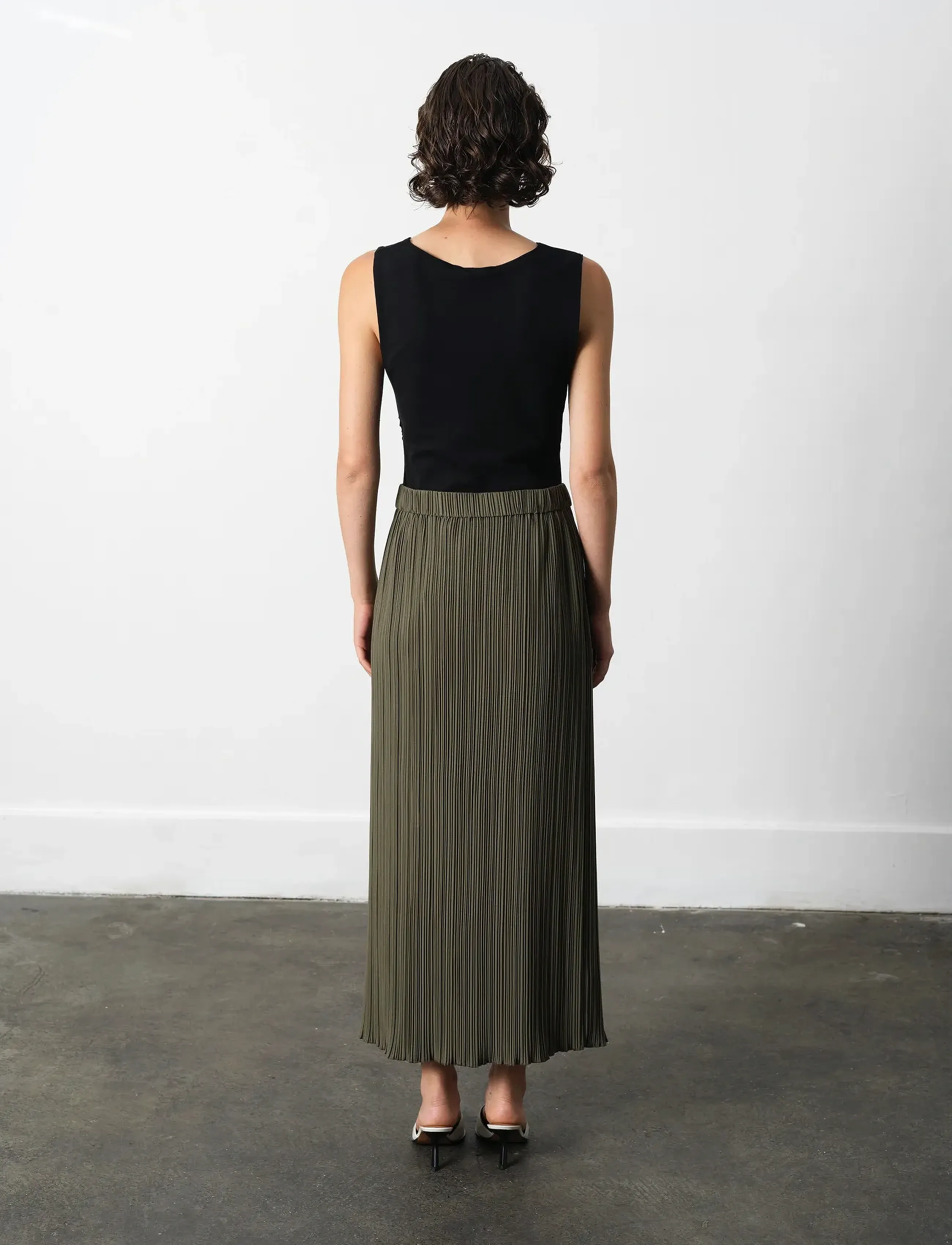 French Connection - NIRI PLISSE COLUMNED MIDI SKIR - maksiseelikud - khaki green - 4