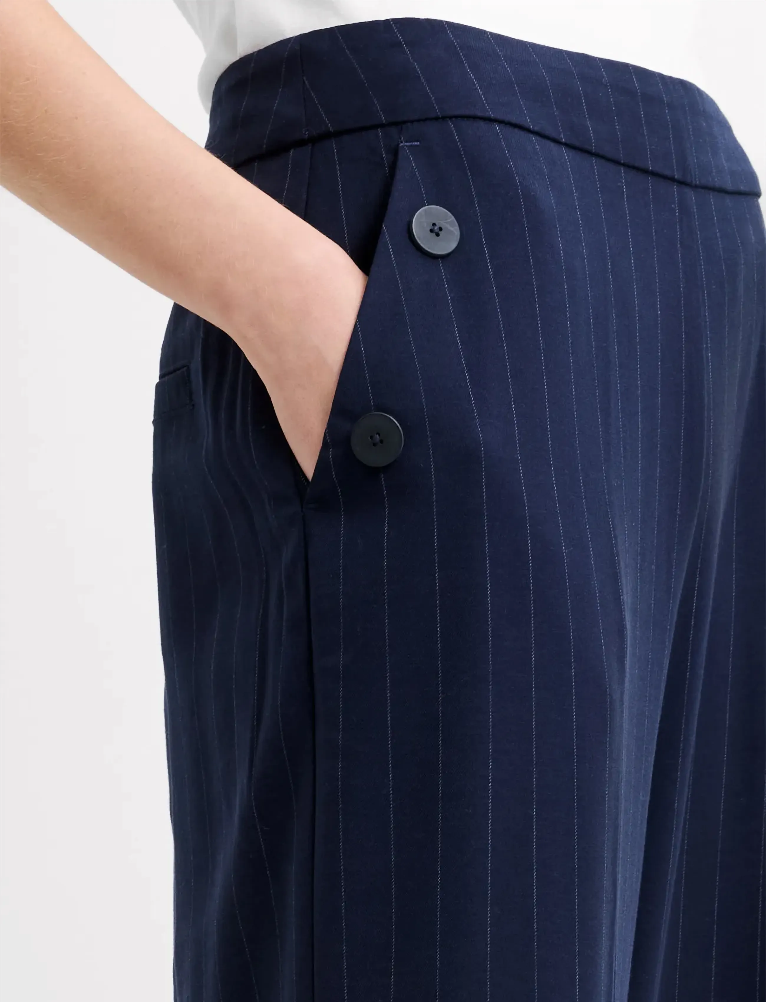 French Connection - ALIA PINSTRIPE BUTTON DETAIL - pidulikud püksid - navy/linen white - 5