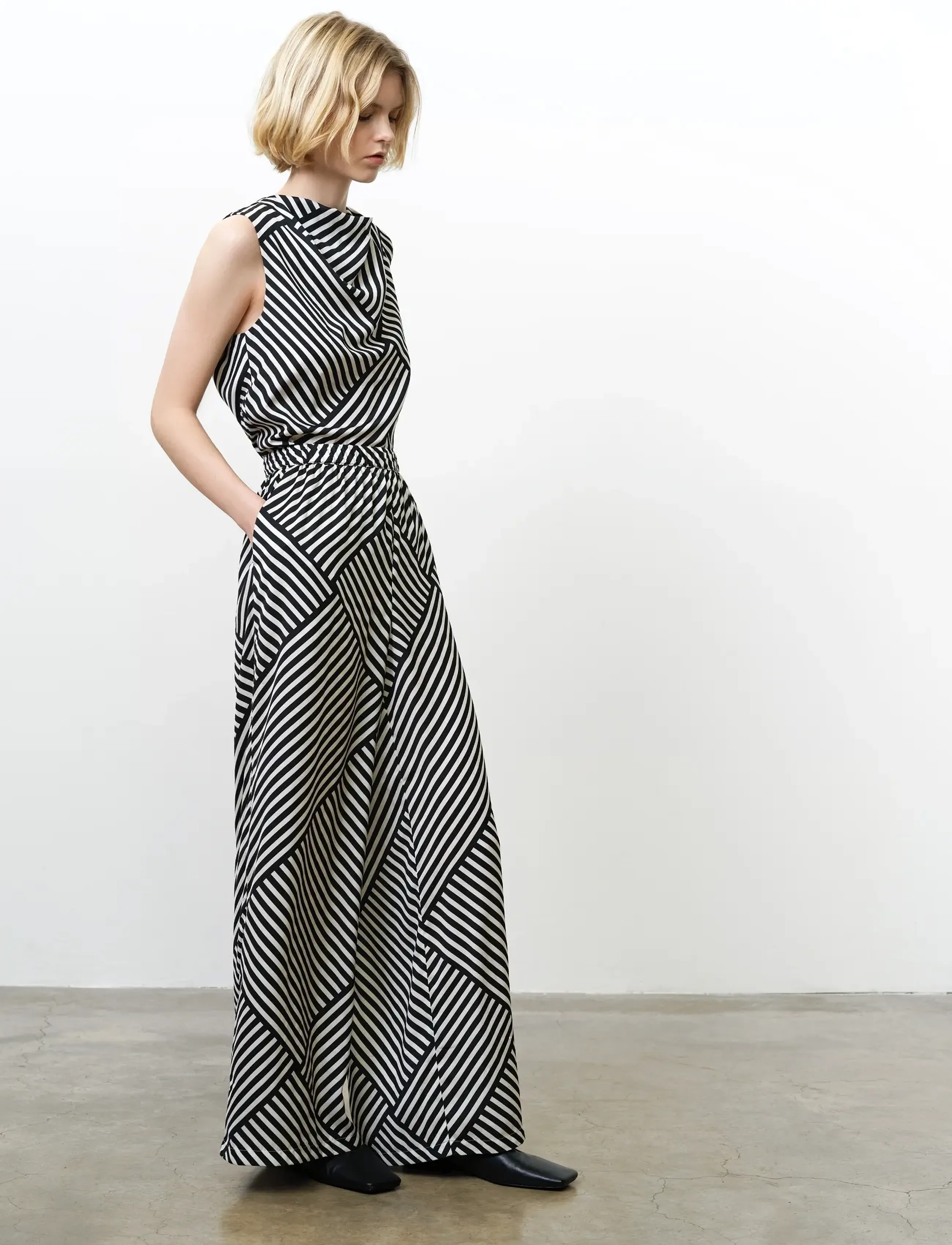 French Connection - STRIPED DAMASCO WIDE TROUSER - hosen mit weitem bein - porcelain cream/blac - 2