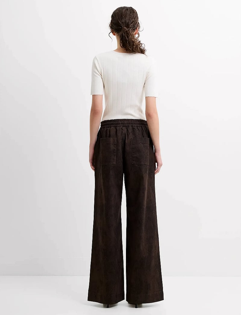 French Connection - ARDEN DENIM SNAKE STRT LEG TRO - vida byxor - chocolate brown snak - 3