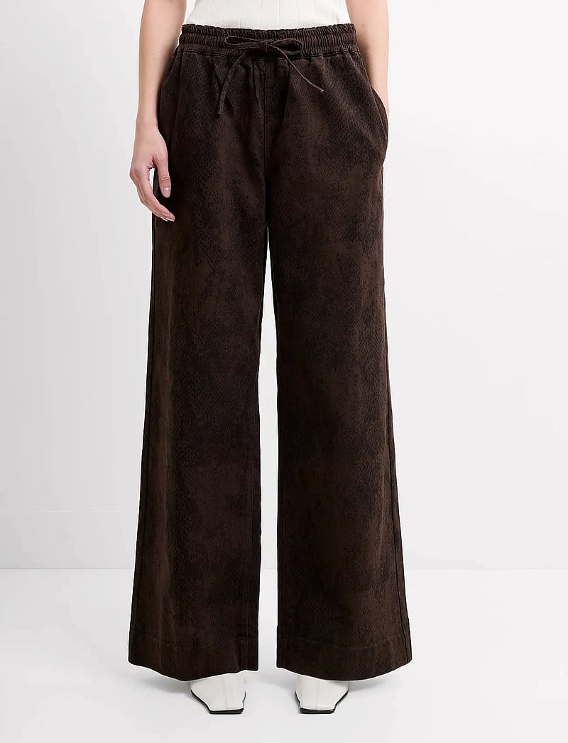 French Connection - ARDEN DENIM SNAKE STRT LEG TRO - vida byxor - chocolate brown snak - 4
