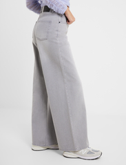 French Connection - DENVER DENIM RELAXED WIDE LEG - jeans met wijde pijpen - arctic grey - 4