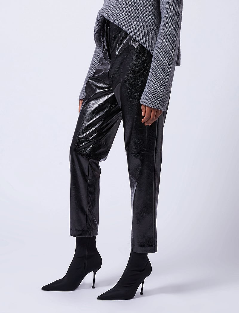 French Connection - EMMETT PU TAPERED TROUSER - lederhosen - blackout - 3