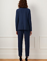 French Connection - WHISPER RUTH FITTED BLAZER - festmode zu outlet-preisen - utility blue - 3