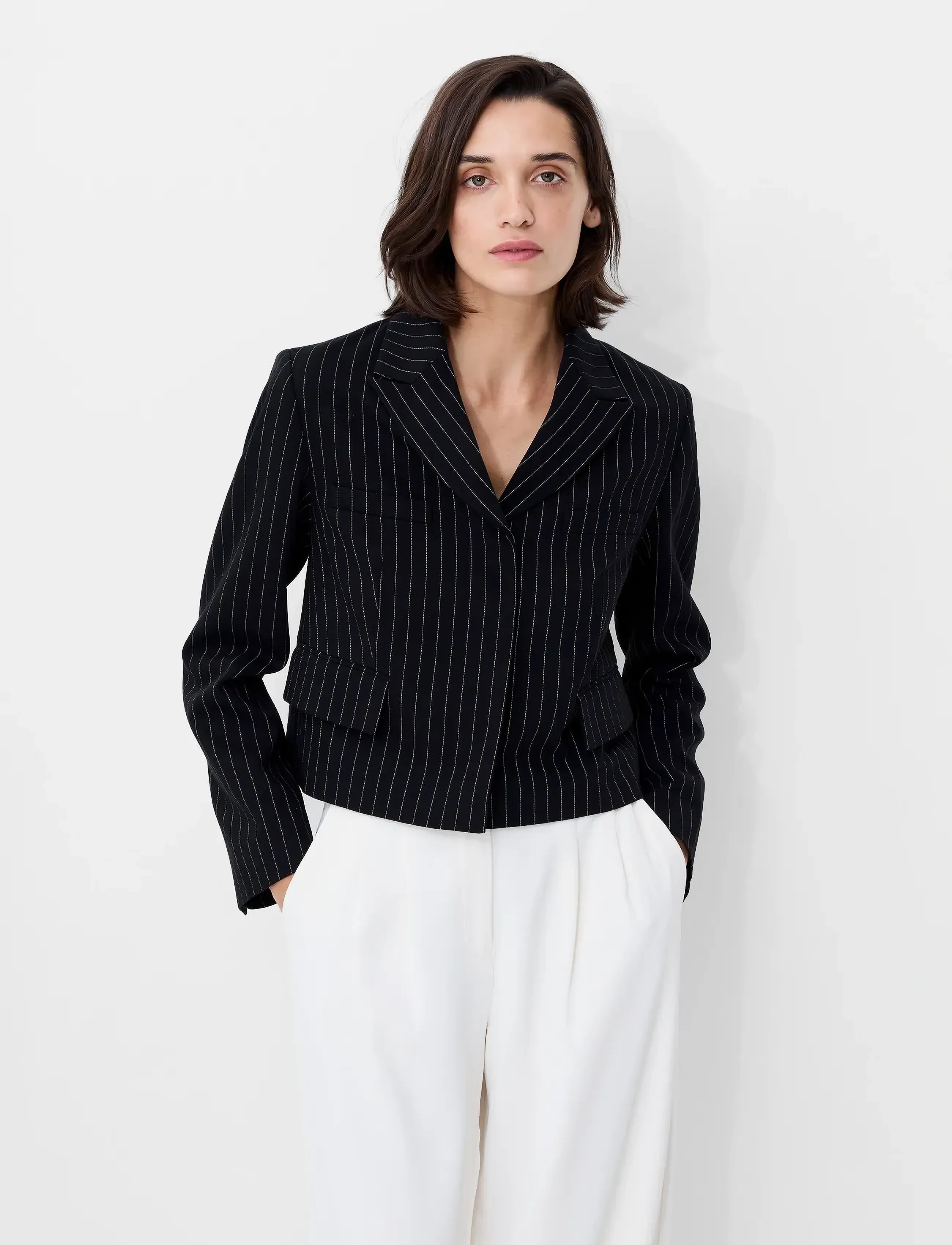 French Connection Morgan Tailored Cropped Blazer, Kvinder, Nålestribet Kort Blazer, Sort, Str: 42