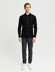 FRENN - Hemmo Bamboo Viscose Jersey Shirt - peruskauluspaidat - black - 4