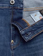 G-Star RAW - Revend Skinny - džinsa bikses ar šaurām starām - medium indigo aged - 6