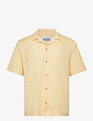 Gabba - Olivier Resort Coconut SS Shirt - kortermede t-skjorter - banana crepe - 0
