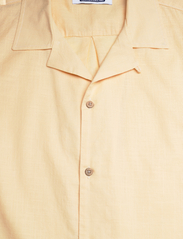Gabba - Olivier Resort Coconut SS Shirt - kortermede t-skjorter - banana crepe - 5