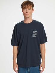 Gabba - Nigel Boxy Real Print SS - basic t-shirts - navy blazer - 4