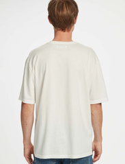 Gabba - Nigel Boxy Real Print SS - basic t-shirts - snow white - 4