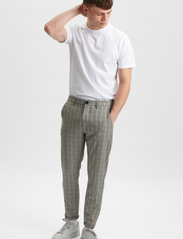 Gabba - Pisa Len Check Pant - kostymbyxor - lt. brown - 4