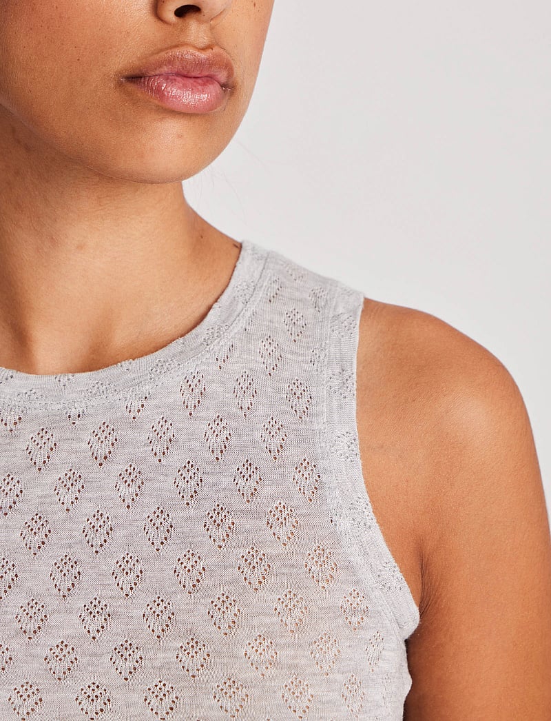 Gai+Lisva - Alberte S´less Silk Top - topid ja varrukateta alussärgid - light grey melange - 4