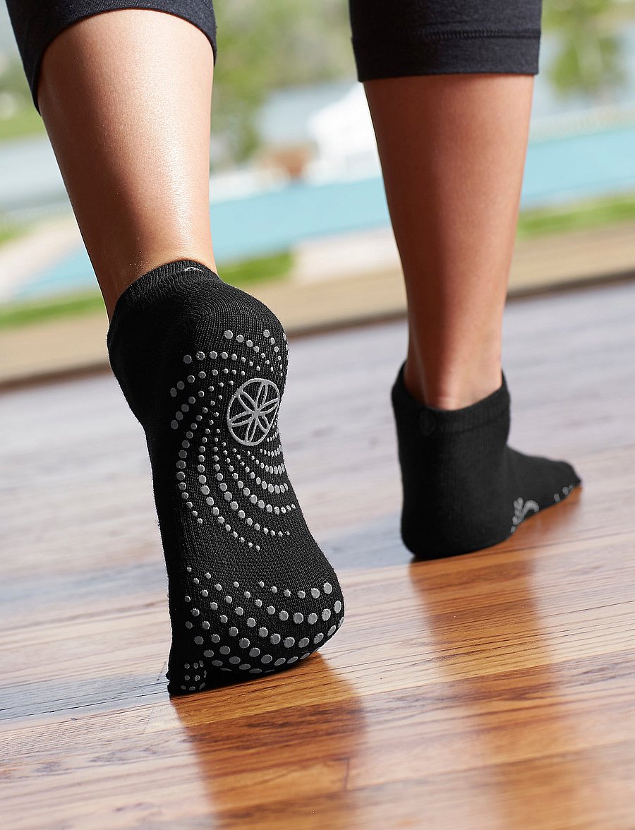 Gaiam - GAIAM GREY GRIPPY YOGA SOCKS - yogastrumpor - black - 0