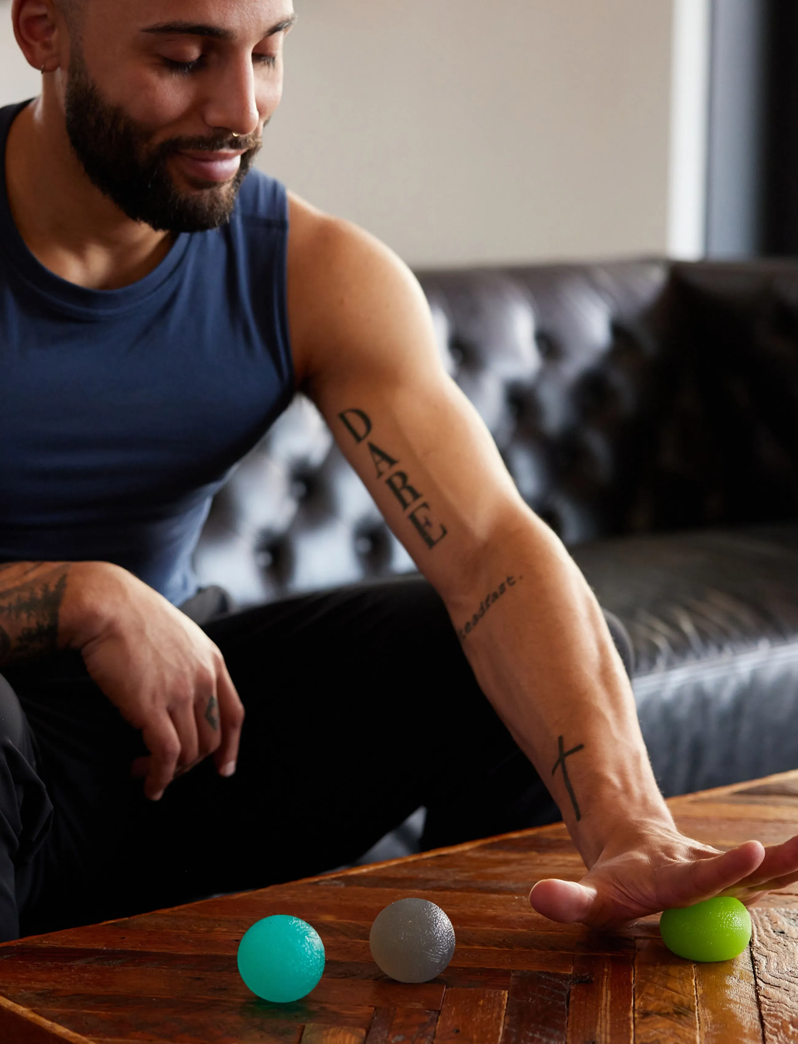 Gaiam - HAND THERAPY - home workout equipment - multi - 2