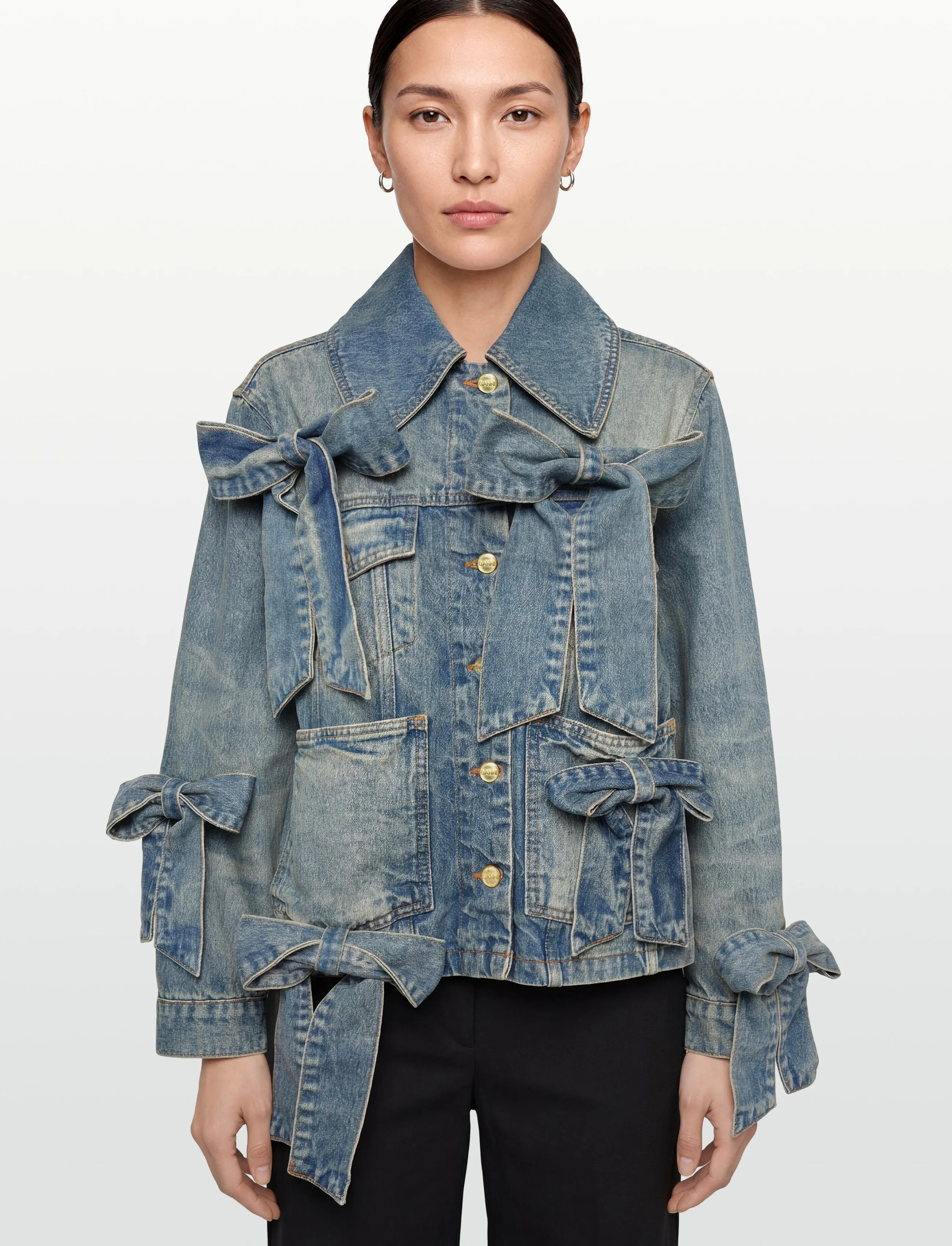 Ganni - Ganni Tint Rigid Denim Bow Jacket - pavasarinės striukės - blue - 3