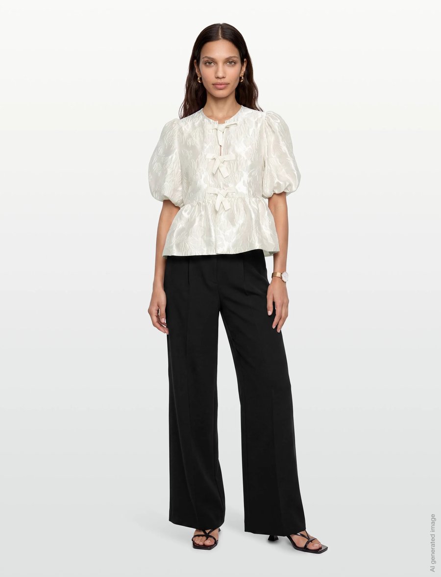 Ganni - Satin Peplum Tie Blouse - kurzärmelige blusen - white - 0