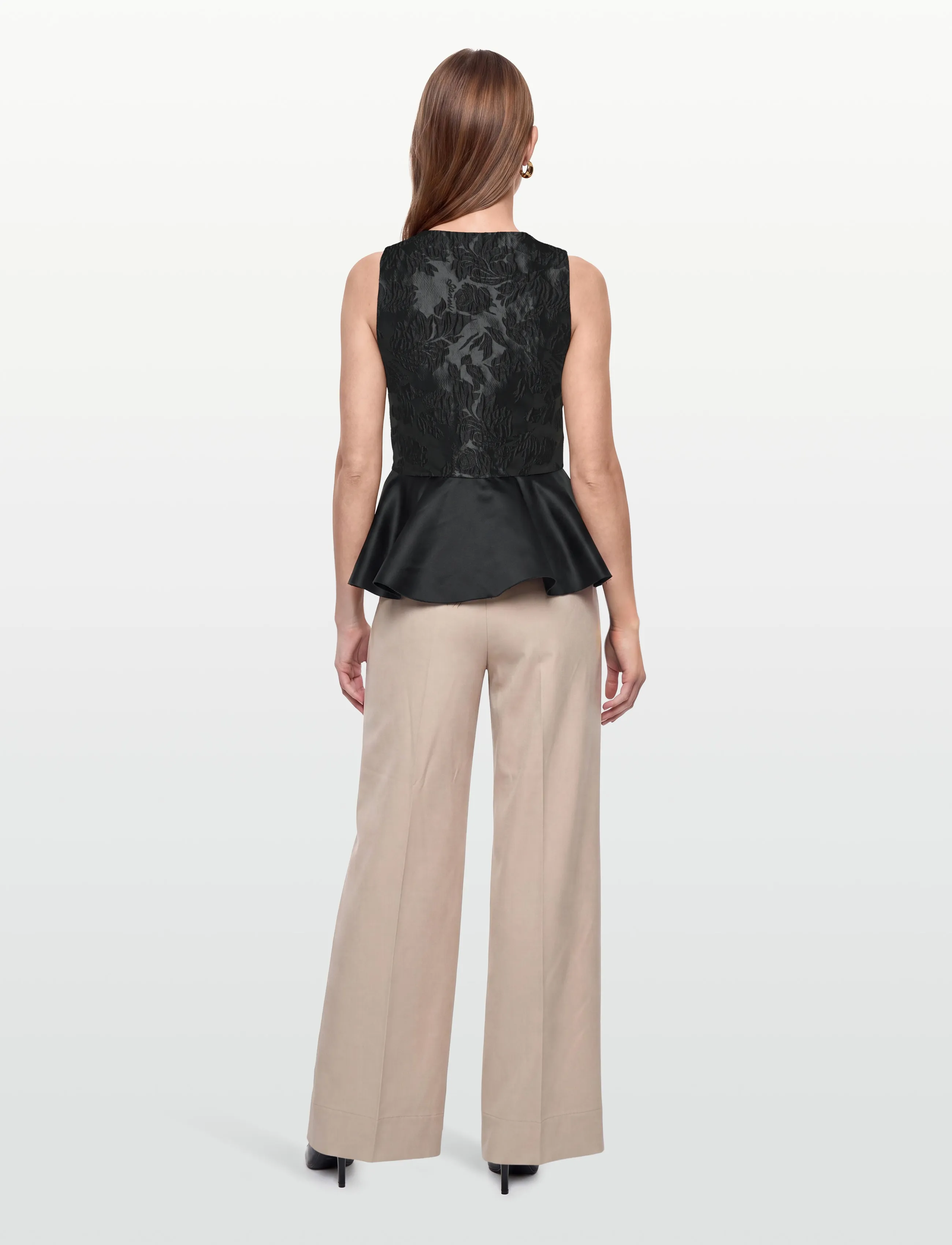 Ganni - Satin Cloque Peplum Top - varrukateta pluusid - black - 4
