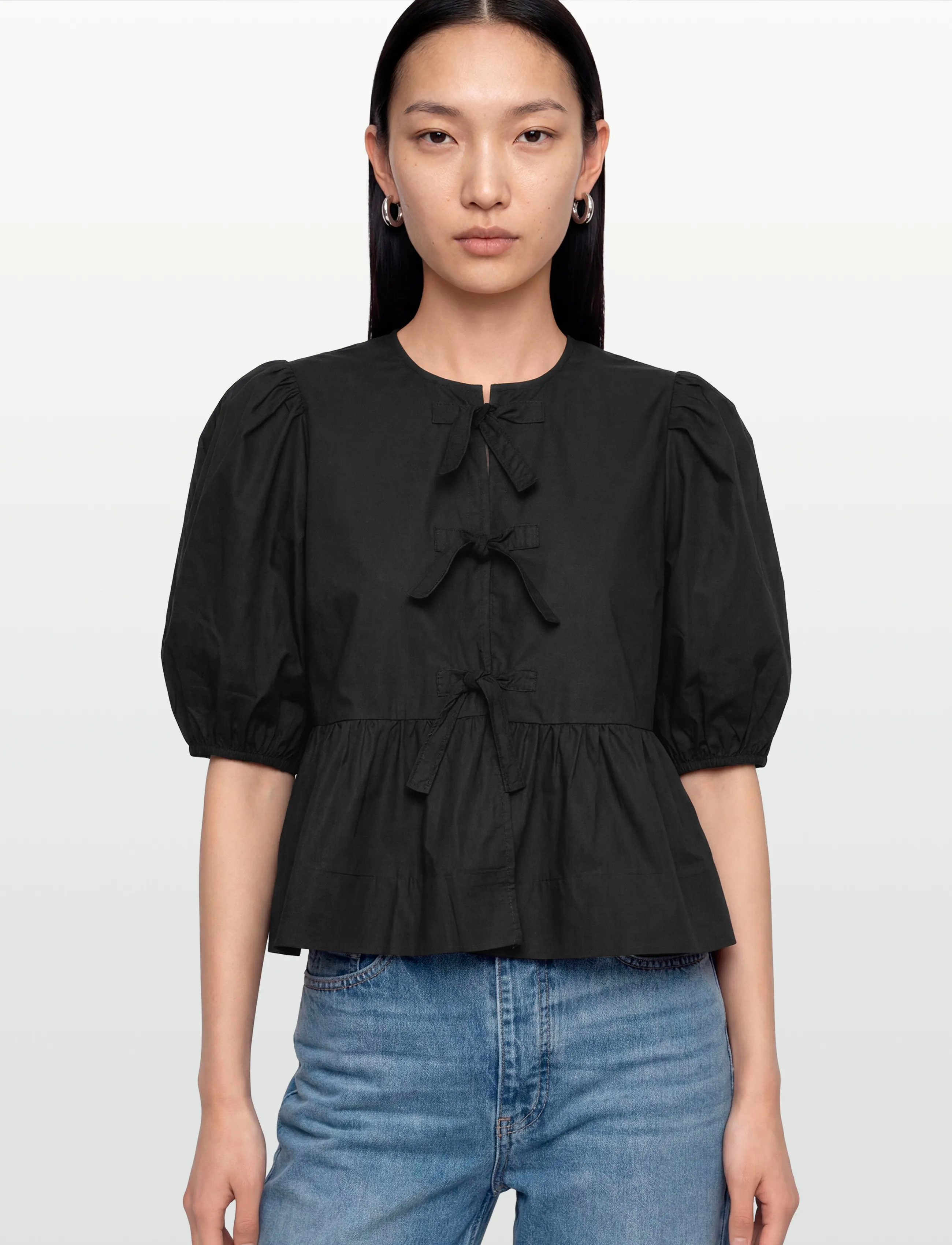 Ganni - Cotton Poplin Peplum Blouse - kurzärmelige blusen - black - 3