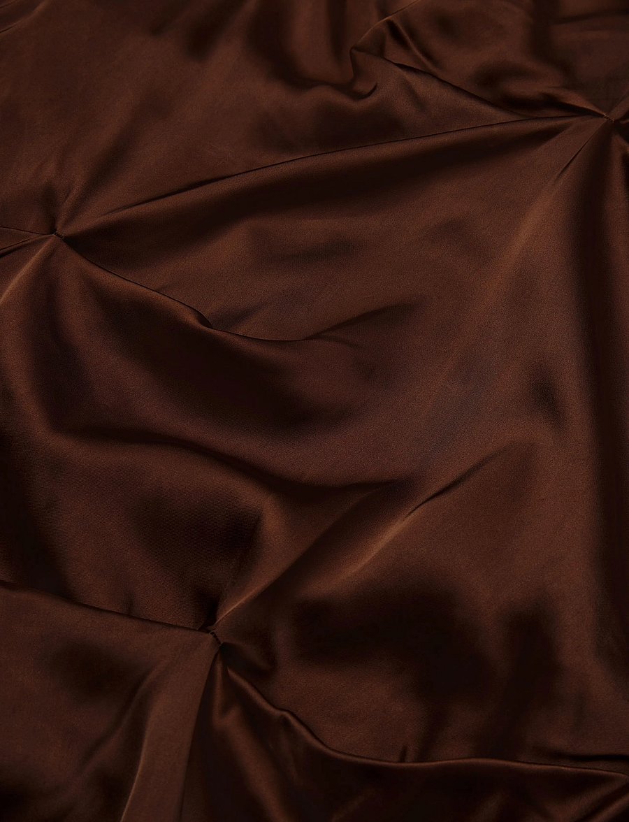 Ganni - Satin Tuck Detail Long Skirt - satiinseelikud - brown - 5