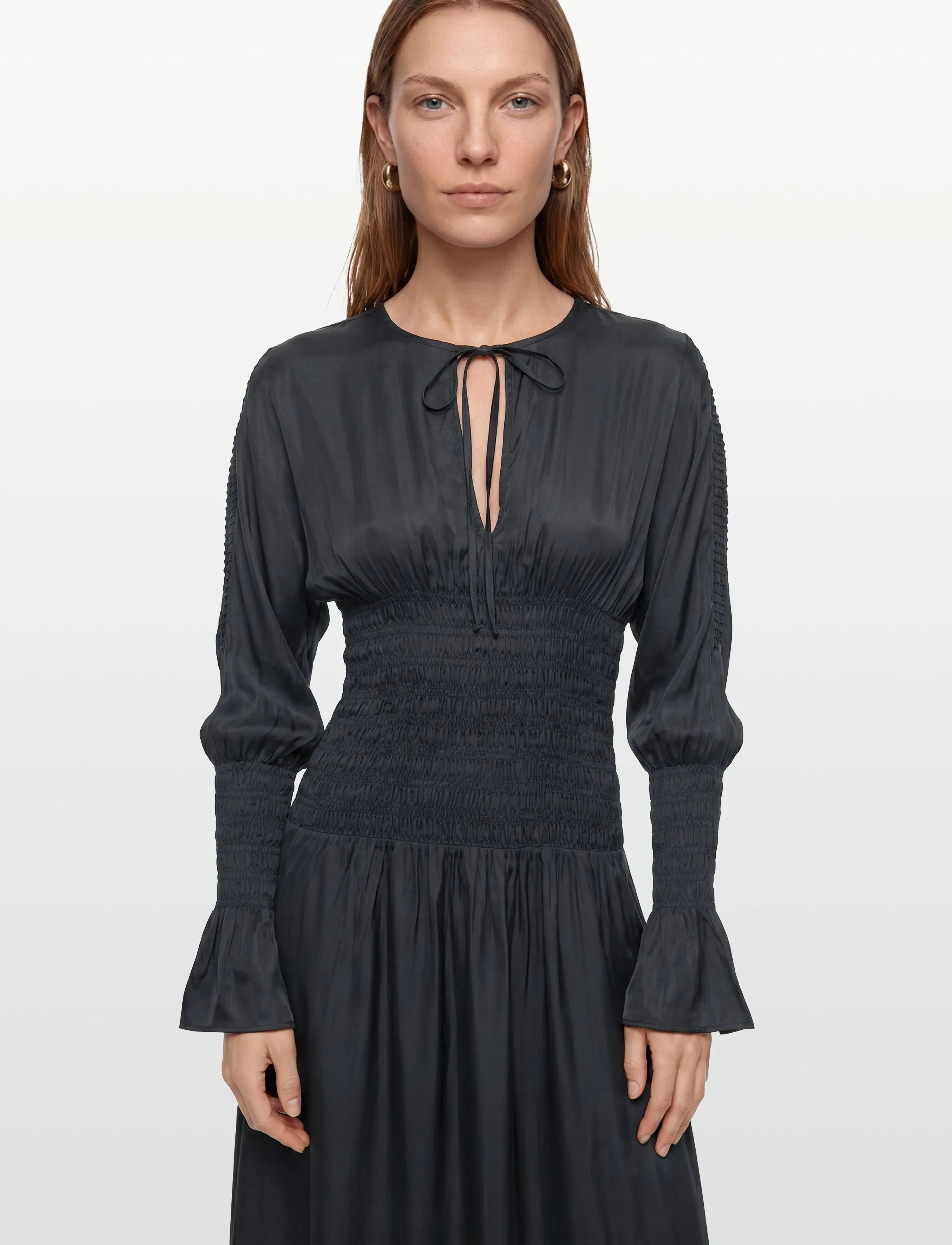 GANNI - Viscose Habotai Smock Midi Dress - maksikleidid - phantom - 3