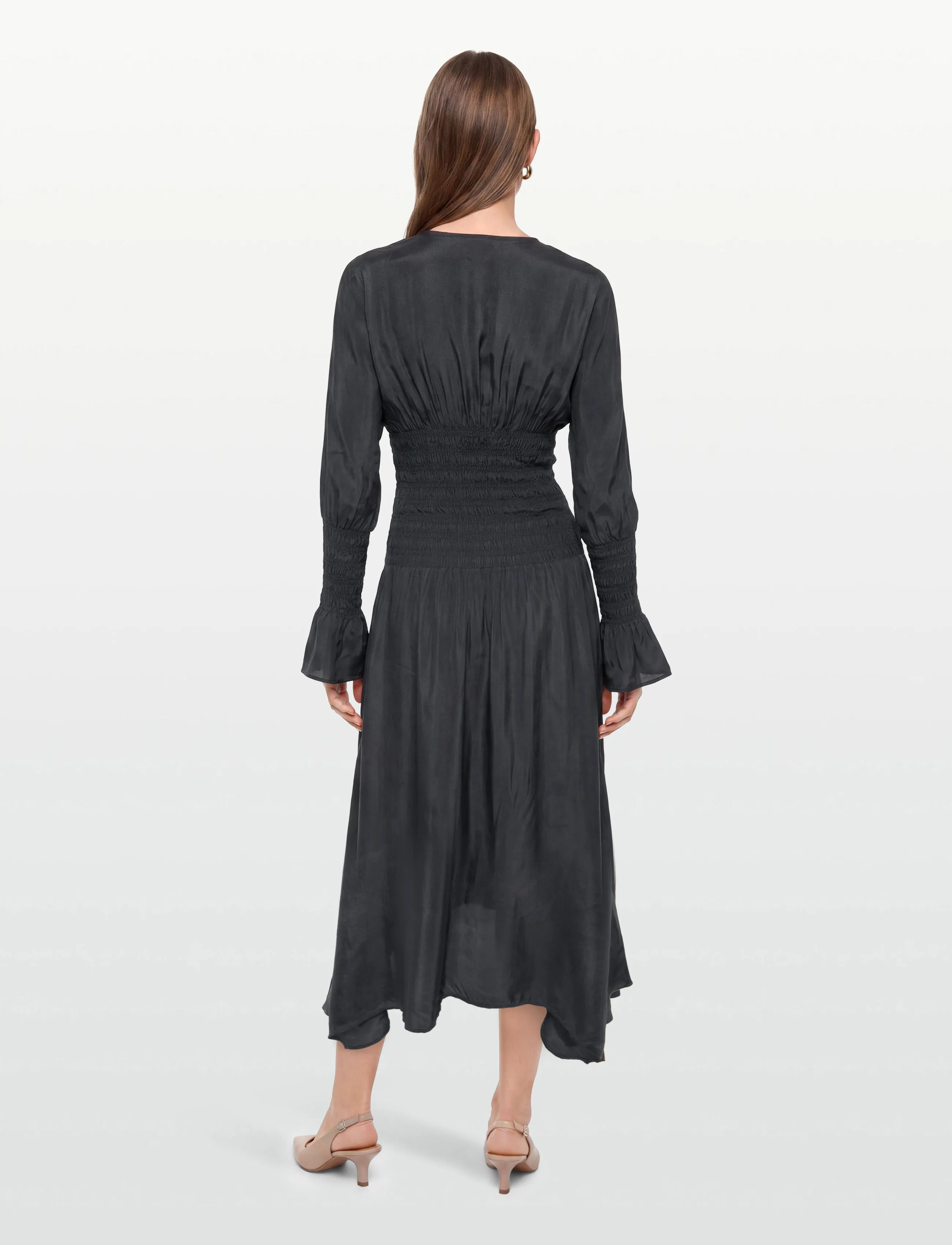 GANNI - Viscose Habotai Smock Midi Dress - maksikleidid - phantom - 4
