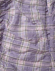 Ganni - Seersucker Check V-neck Fitted Midi Dress - midiklänningar - check persian violet - 3