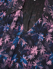 Ganni - Pleated Georgette V-neck Mini Dress - festtøj til outletpriser - daisy spray lilac sachet - 2