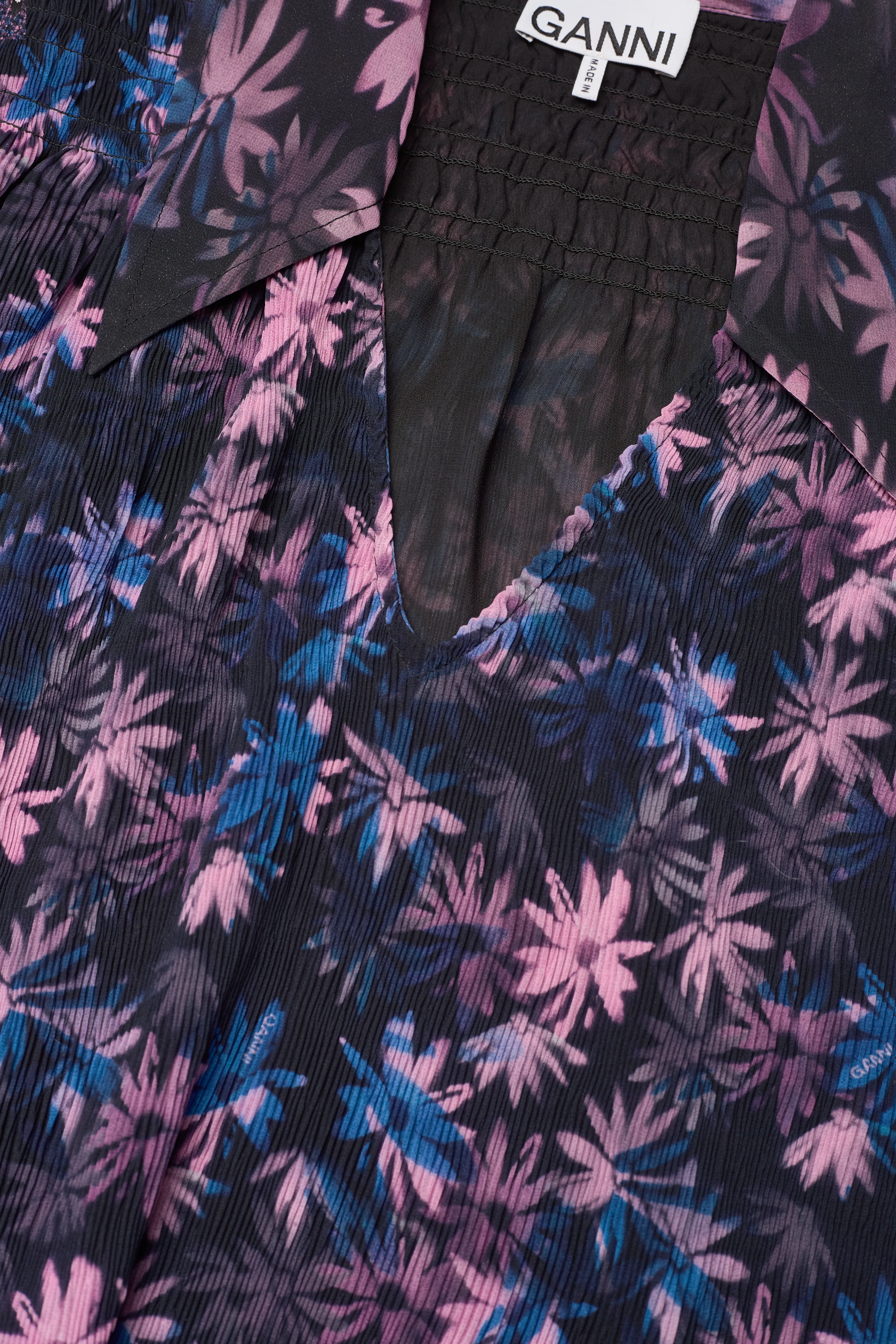 Ganni - Pleated Georgette V-neck Mini Dress - cocktailkjoler - daisy spray lilac sachet - 2